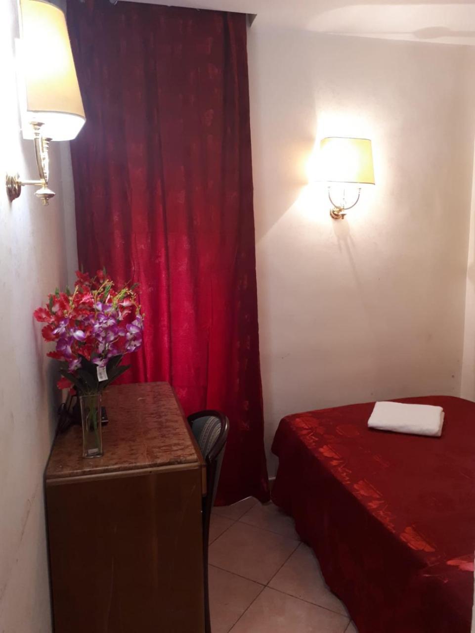 Termini Hostal *